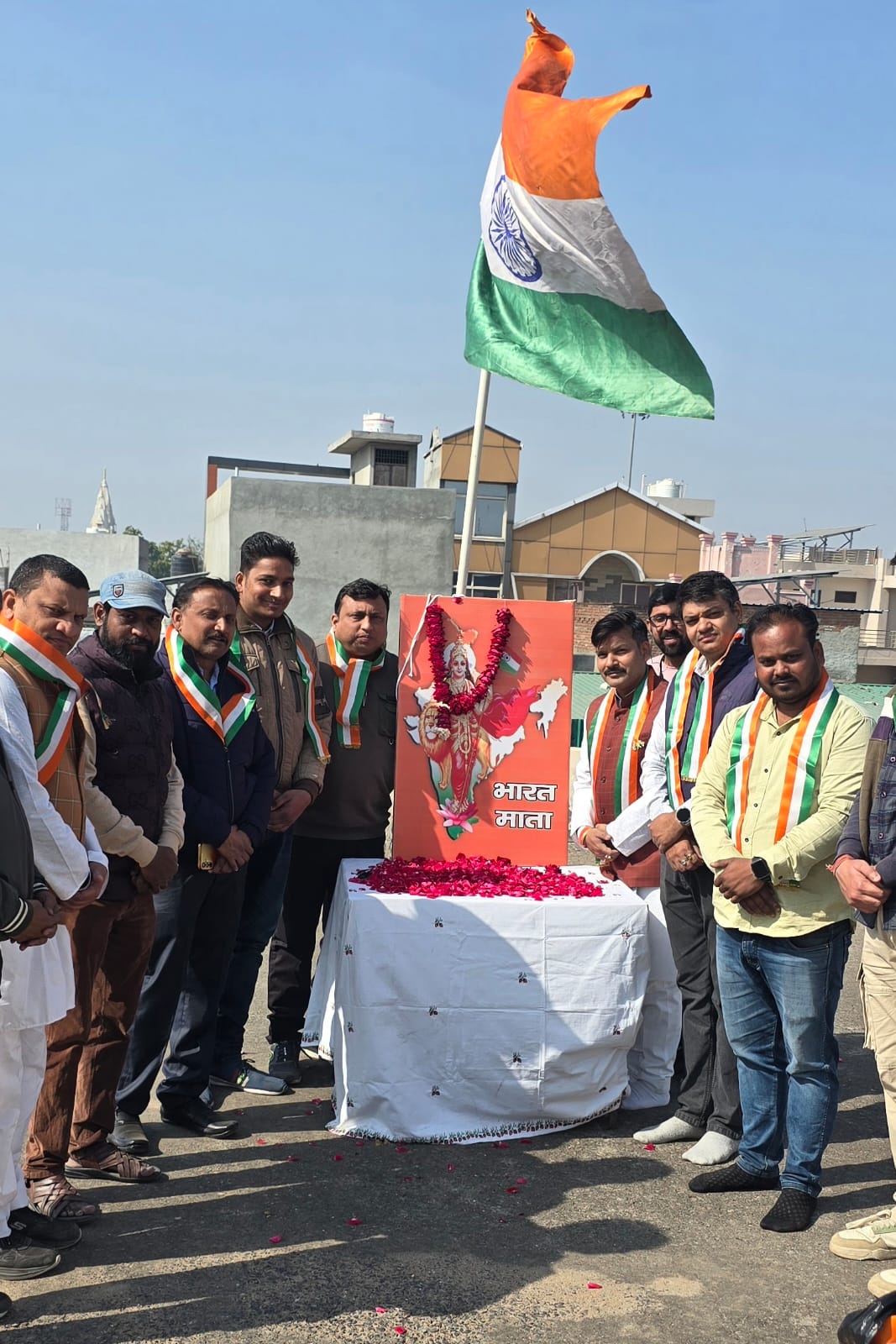 77वें गणतंत्र दिवस के पावन पर आज आई टी विभाग के कार्यलय मे आईटी विभाग के संयोजक विक्रांत गर्ग ने   ध्वजारोहण किया।